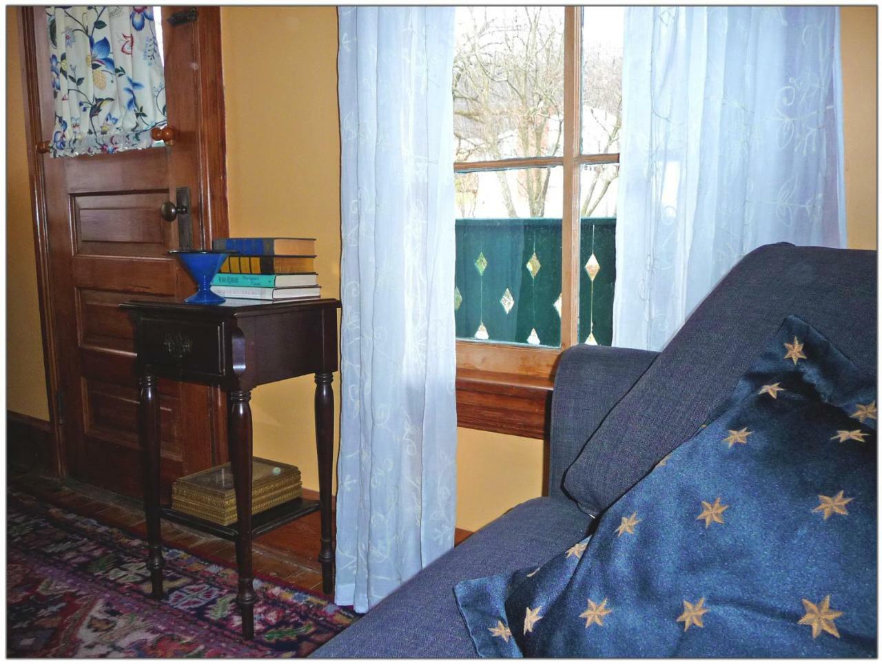 Amethyst InnAdamstown エクステリア 写真